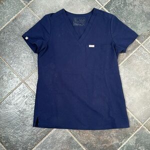 Figs scrub top